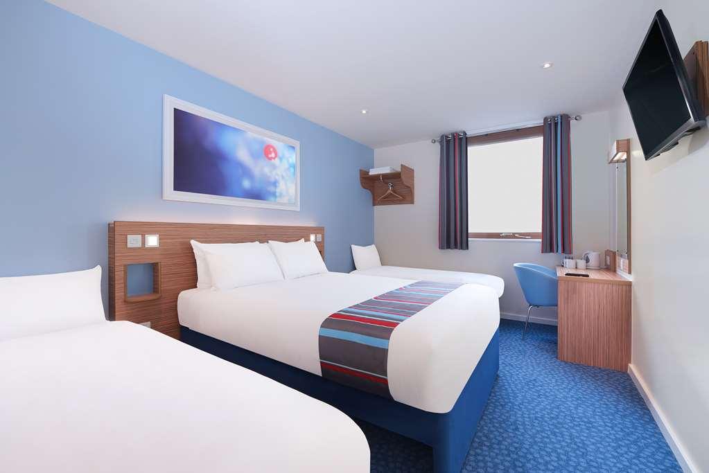 Travelodge London Feltham Habitación foto