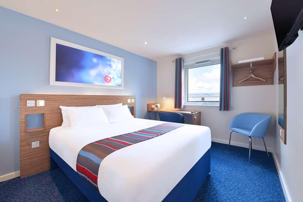 Travelodge London Feltham Habitación foto