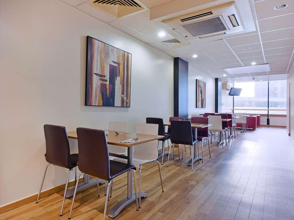 Travelodge London Feltham Restaurante foto
