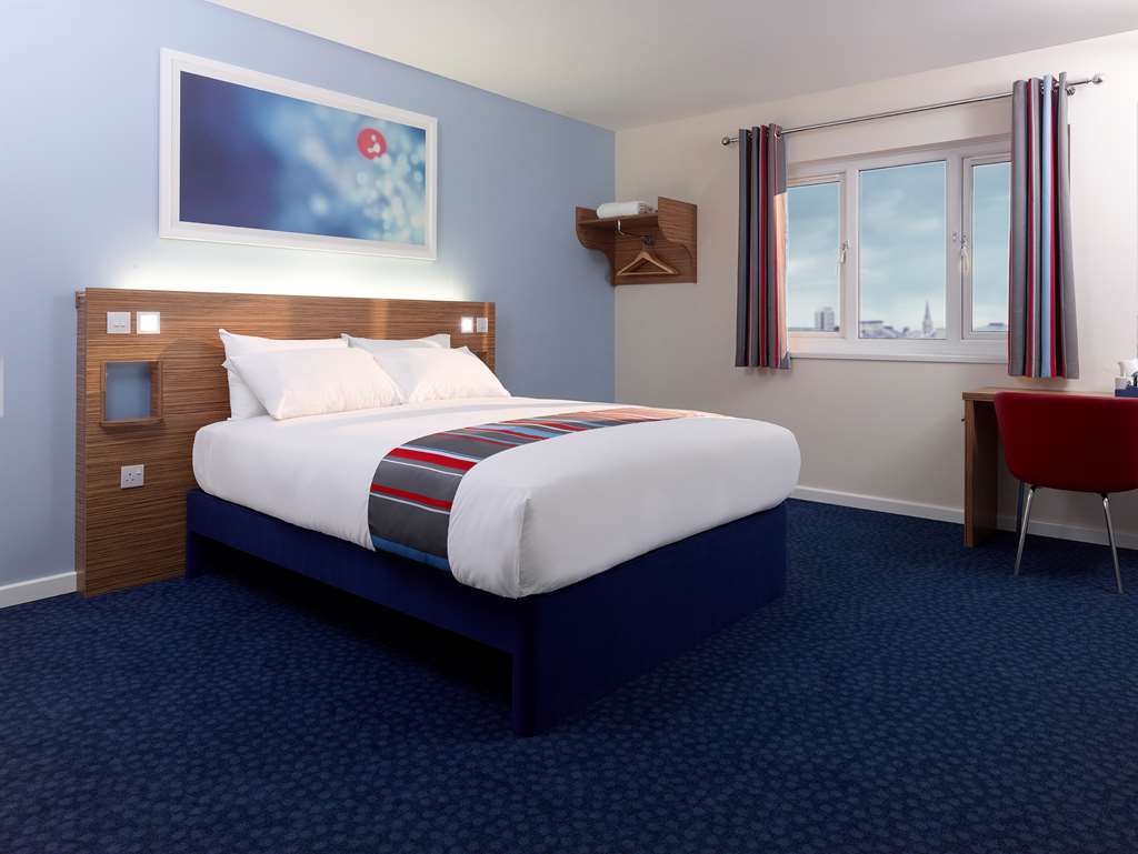 Travelodge London Feltham Habitación foto